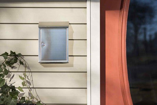 ASHLEY LOCKING WALL MOUNT MAILBOX