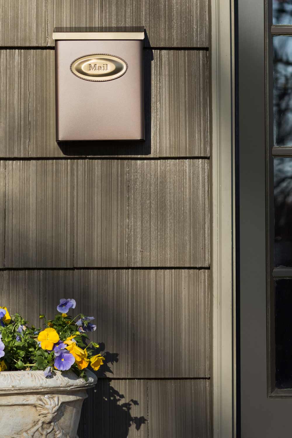 DESIGNER LOCKING WALL MOUNT MAILBOX